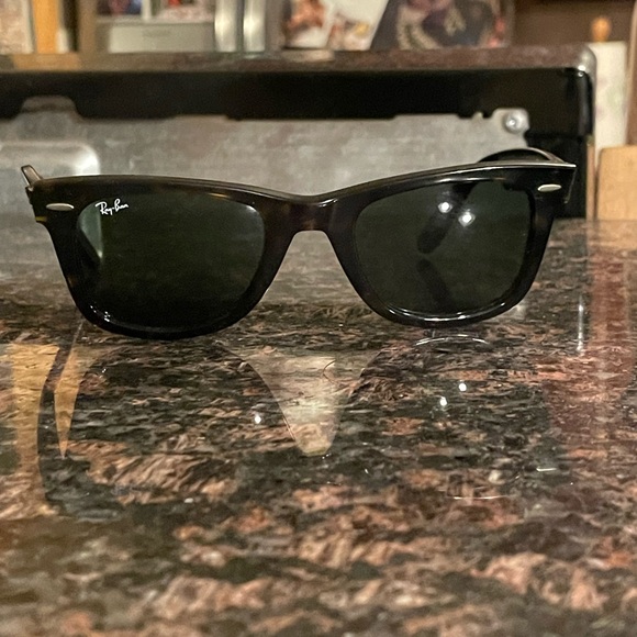 Ray-Ban Accessories - Ray-Ban Wayfarer sunglasses 🕶️